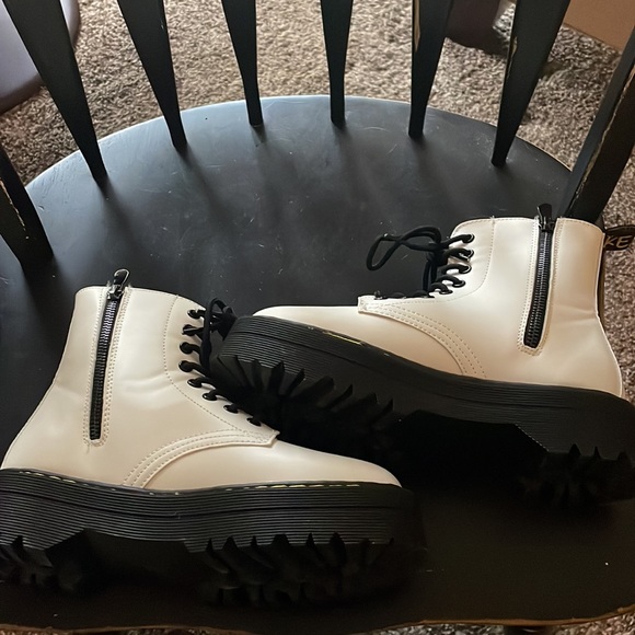 Combat Boots Matte White Tie Up Womens European Size 38. New w/out box - Picture 5 of 11
